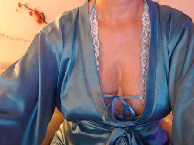 goodSnowQueen webcam