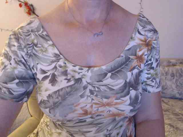 goodSnowQueen webcam