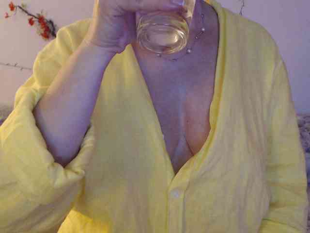 goodSnowQueen webcam