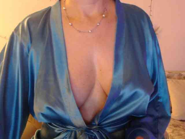 goodSnowQueen webcam