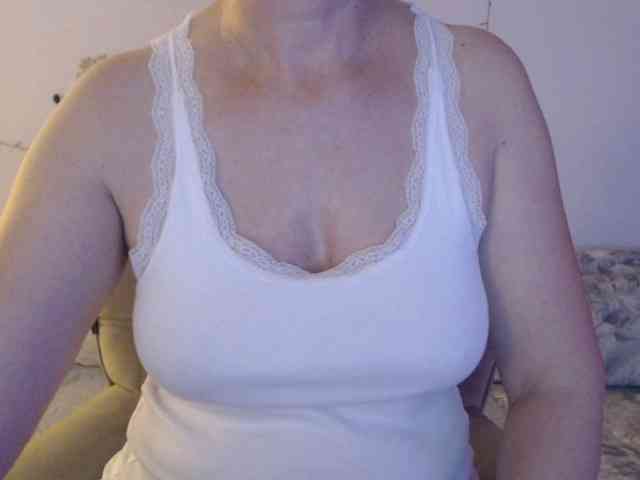 goodSnowQueen webcam