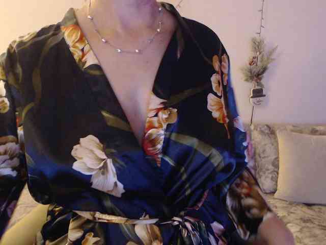 goodSnowQueen webcam