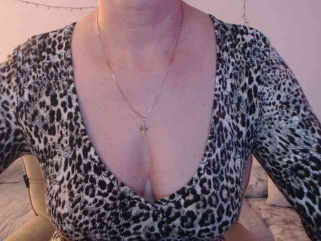 goodSnowQueen goodSnowQueen