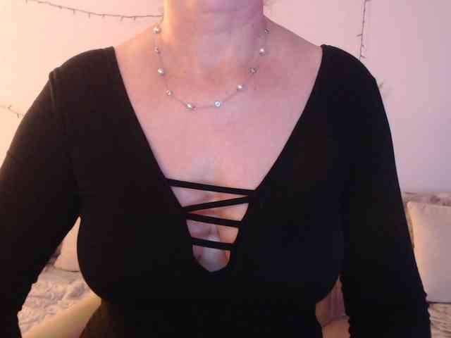 goodSnowQueen webcam