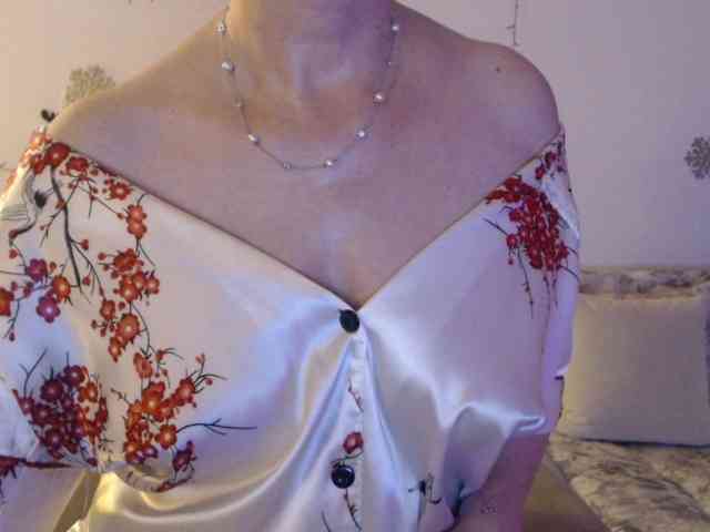 goodSnowQueen webcam