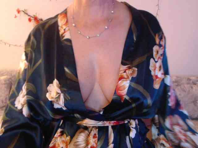 goodSnowQueen webcam