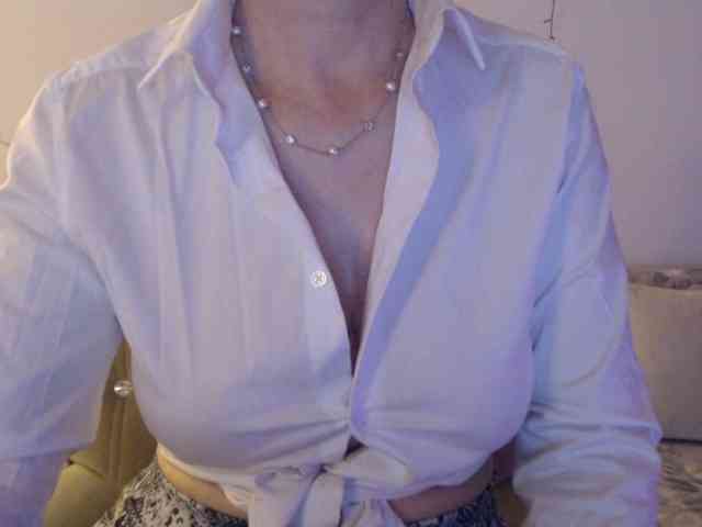 goodSnowQueen webcam