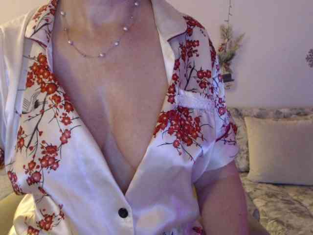 goodSnowQueen webcam