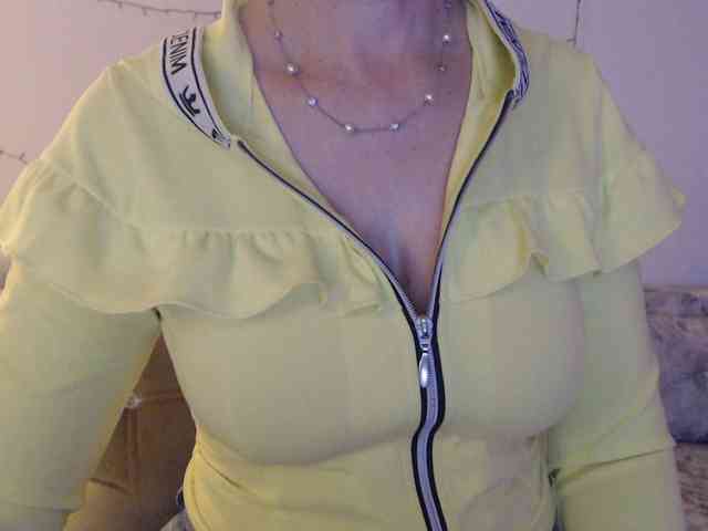 goodSnowQueen webcam