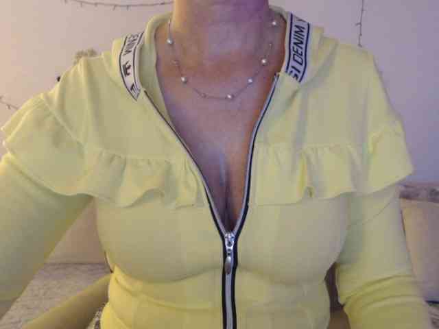 goodSnowQueen webcam