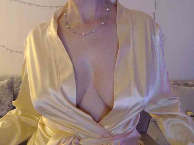 goodSnowQueen webcam