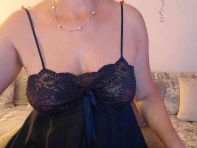 goodSnowQueen webcam