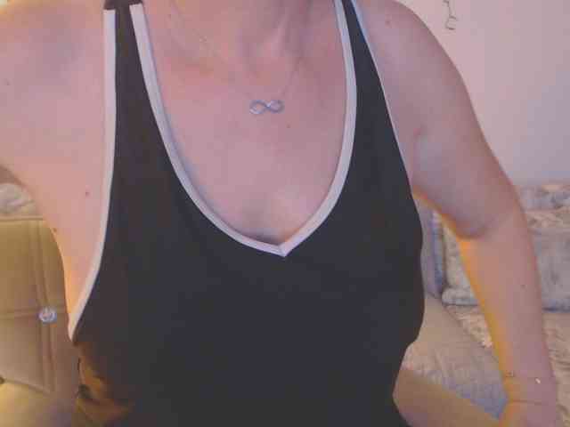 goodSnowQueen webcam