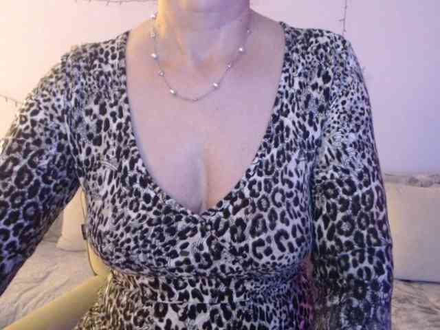 goodSnowQueen webcam