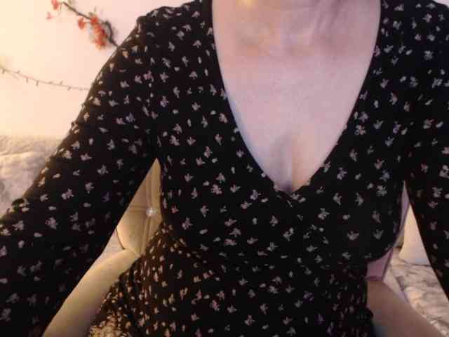 goodSnowQueen webcam