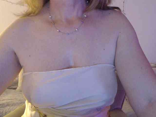 goodSnowQueen webcam