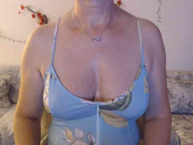 goodSnowQueen webcam