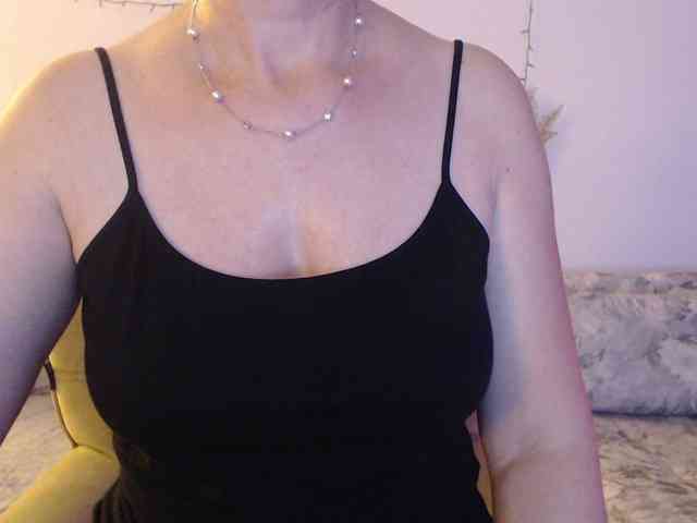 goodSnowQueen webcam