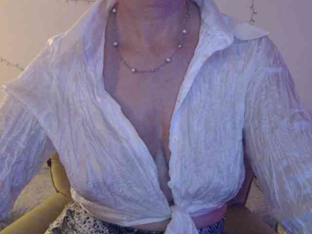 goodSnowQueen webcam