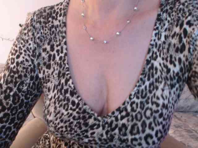 goodSnowQueen webcam