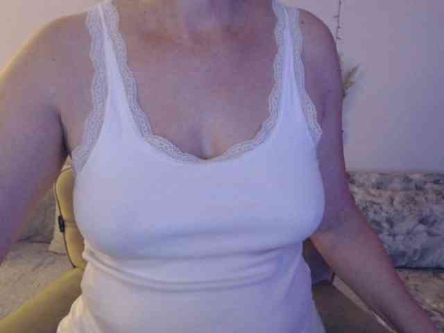 goodSnowQueen webcam