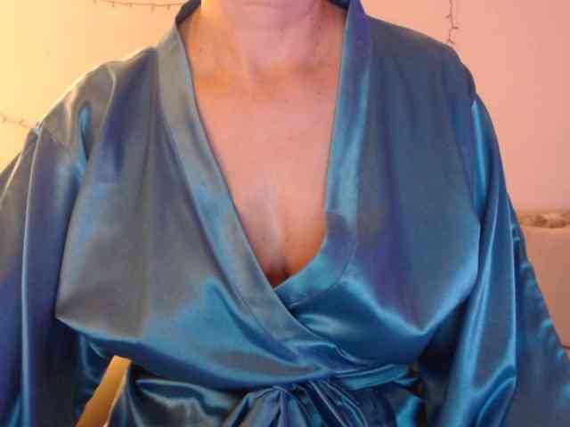 goodSnowQueen webcam