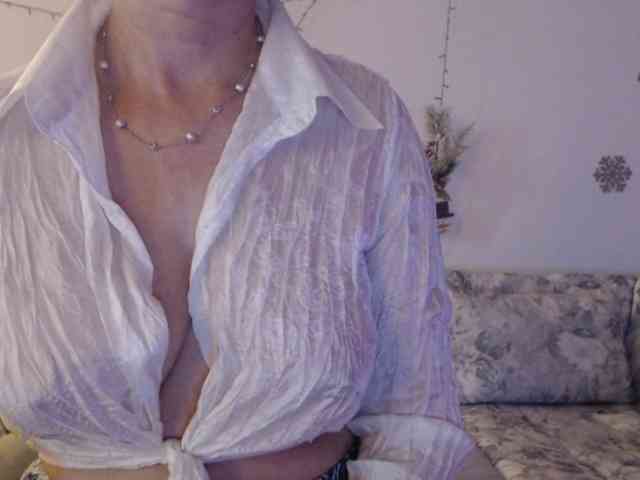 goodSnowQueen webcam