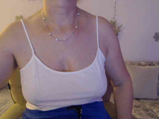 goodSnowQueen webcam