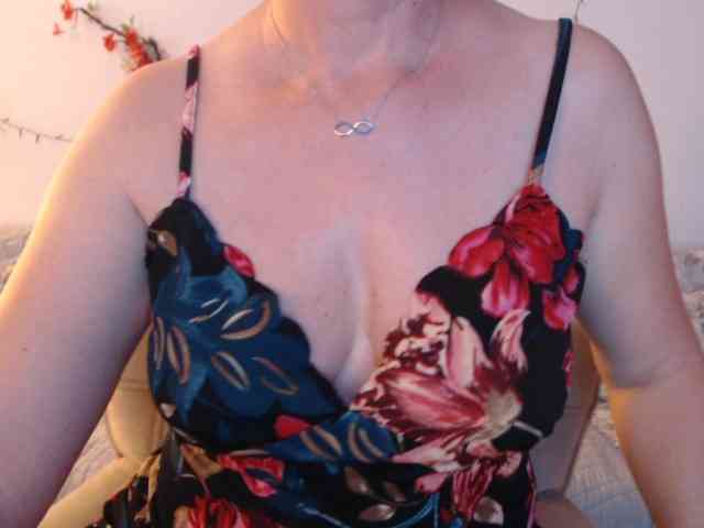 goodSnowQueen webcam