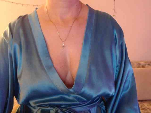 goodSnowQueen webcam