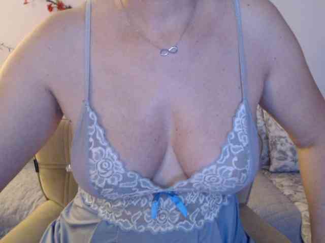 goodSnowQueen webcam