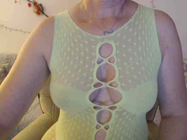 goodSnowQueen webcam