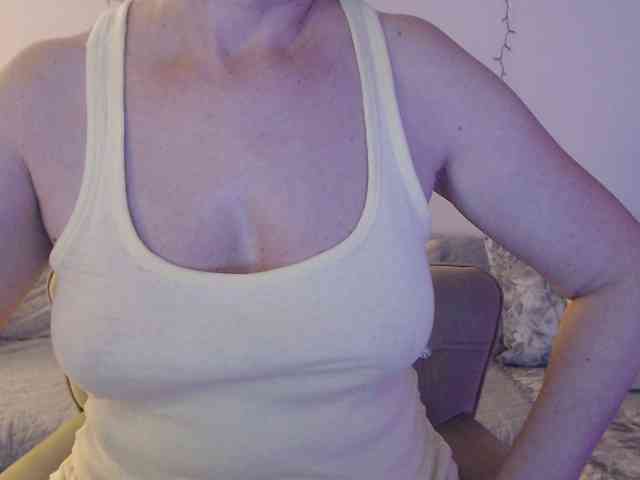 goodSnowQueen webcam