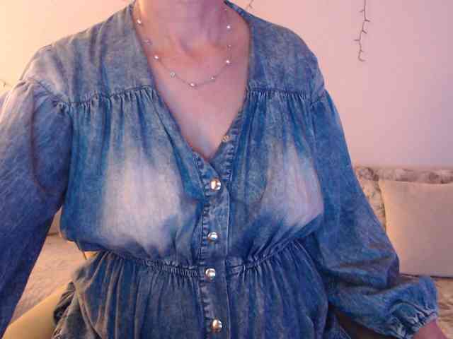 goodSnowQueen webcam