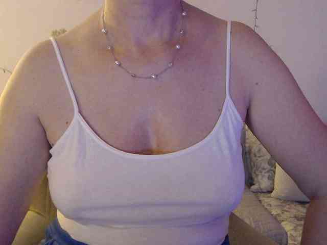 goodSnowQueen webcam