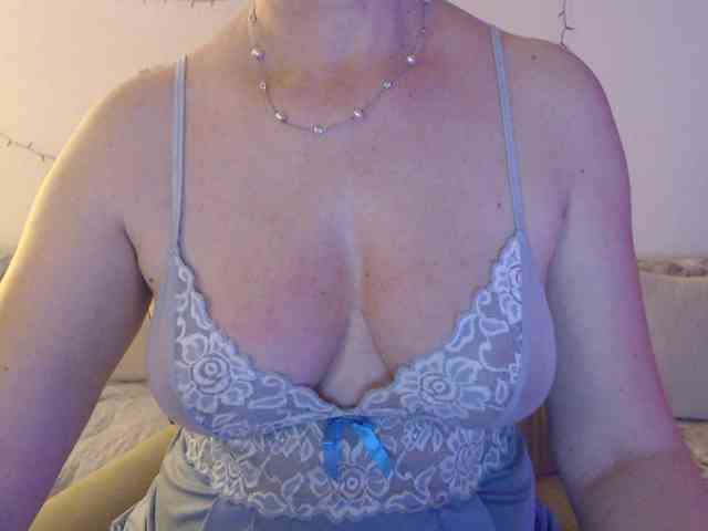 goodSnowQueen webcam