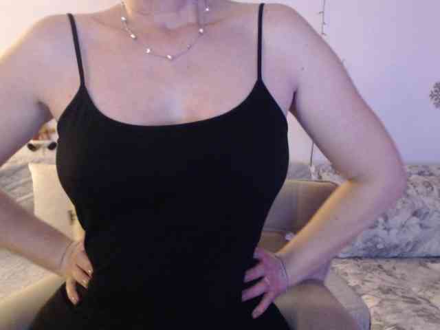 goodSnowQueen webcam