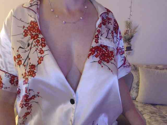 goodSnowQueen webcam