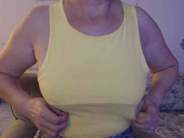 goodSnowQueen webcam