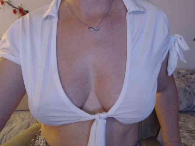 goodSnowQueen webcam