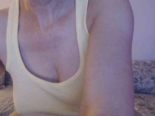 goodSnowQueen webcam