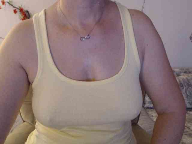 goodSnowQueen webcam