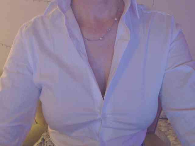 goodSnowQueen webcam