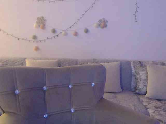 goodSnowQueen webcam