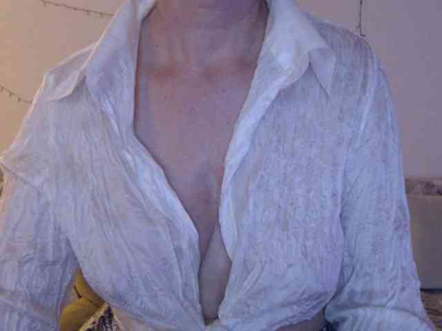 goodSnowQueen webcam