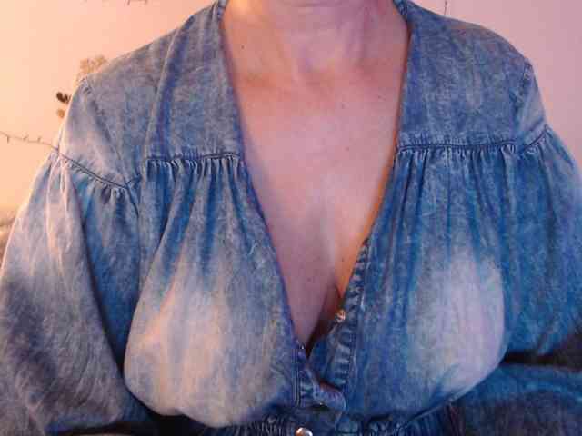 goodSnowQueen webcam