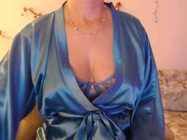 goodSnowQueen webcam