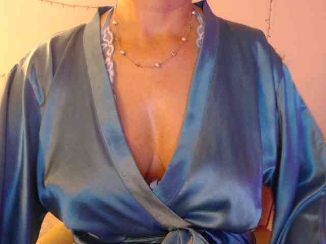 goodSnowQueen webcam