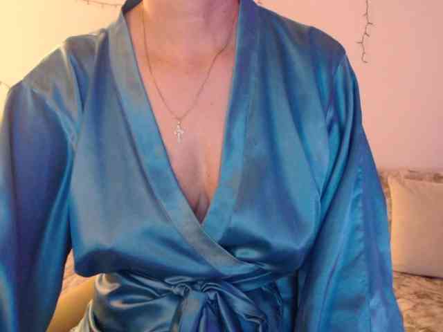 goodSnowQueen webcam