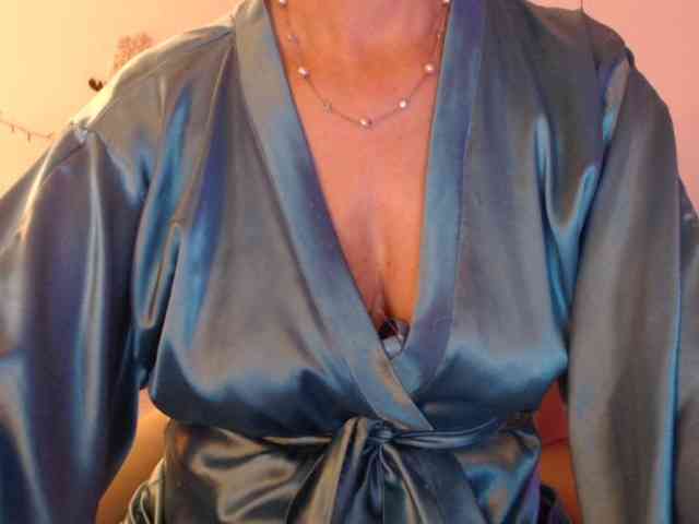 goodSnowQueen webcam